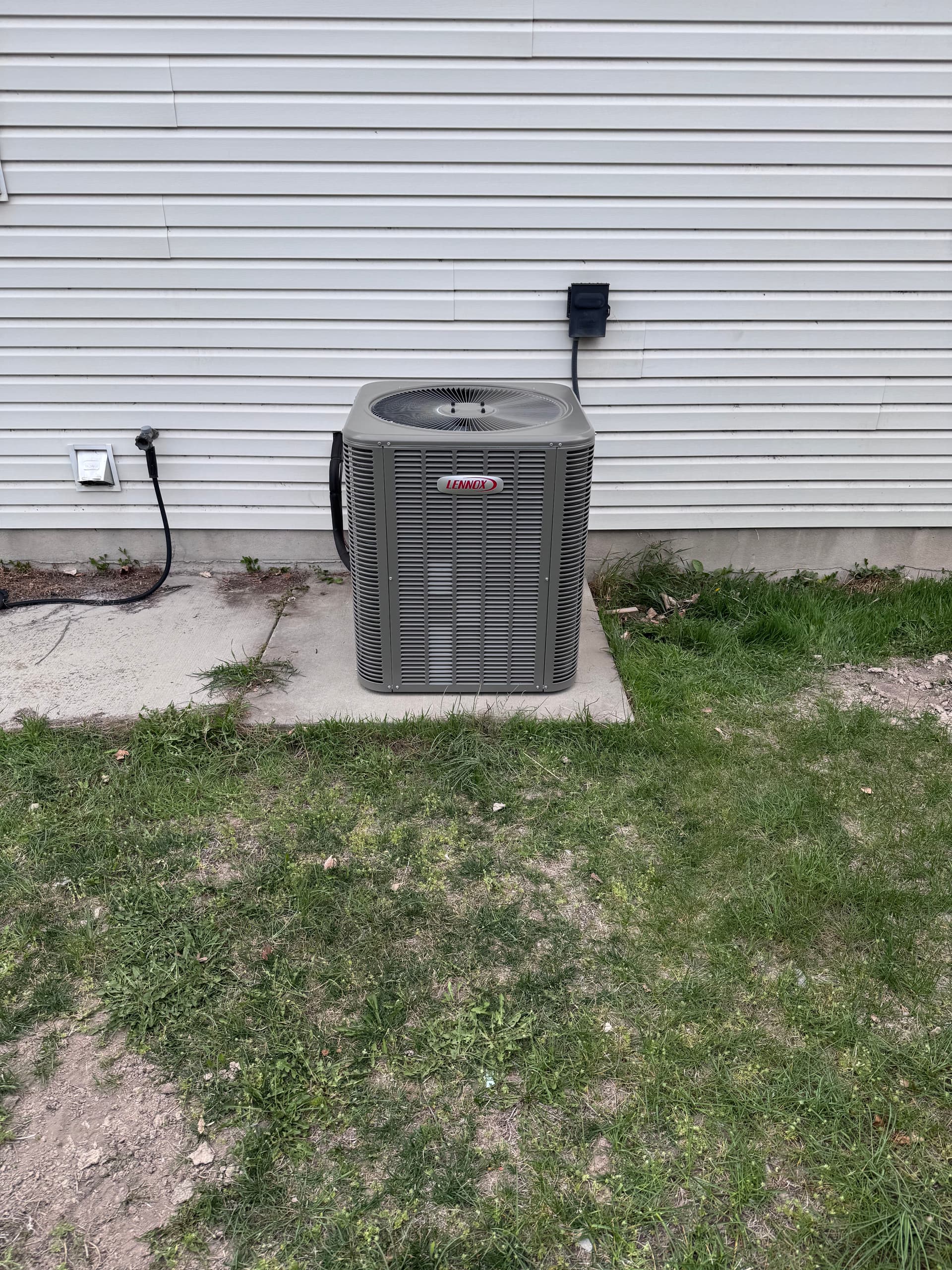 Gallery photos for Old AC Unit Out, New Lennox System In: Image #1